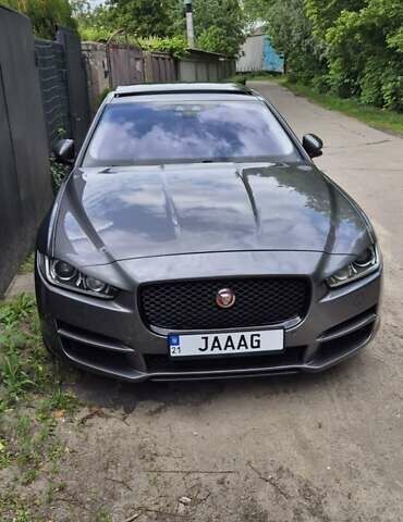 Чорний Ягуар XE, об'ємом двигуна 2 л та пробігом 139 тис. км за 15000 $, фото 6 на Automoto.ua