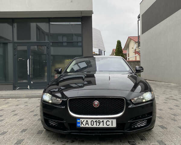 Черный Ягуар XE, объемом двигателя 2 л и пробегом 141 тыс. км за 14800 $, фото 1 на Automoto.ua