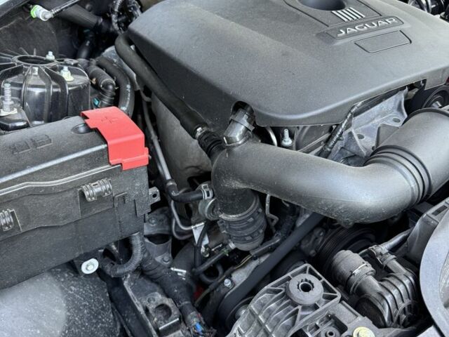 Черный Ягуар XE, объемом двигателя 2 л и пробегом 120 тыс. км за 12000 $, фото 20 на Automoto.ua