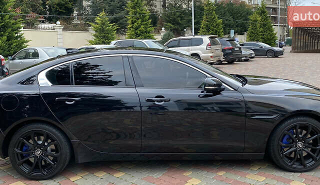 Черный Ягуар XE, объемом двигателя 2 л и пробегом 113 тыс. км за 11999 $, фото 9 на Automoto.ua