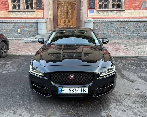 Черный Ягуар XE, объемом двигателя 2 л и пробегом 134 тыс. км за 14900 $, фото 1 на Automoto.ua
