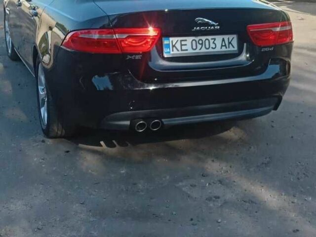 Черный Ягуар XE, объемом двигателя 2 л и пробегом 130 тыс. км за 15000 $, фото 2 на Automoto.ua