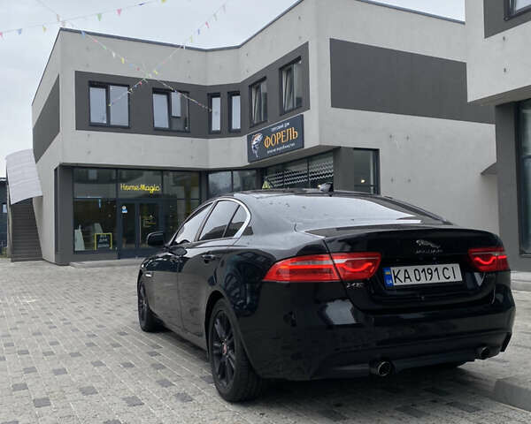 Черный Ягуар XE, объемом двигателя 2 л и пробегом 141 тыс. км за 14800 $, фото 4 на Automoto.ua