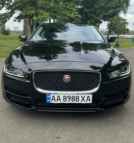 Черный Ягуар XE, объемом двигателя 2 л и пробегом 124 тыс. км за 13900 $, фото 1 на Automoto.ua
