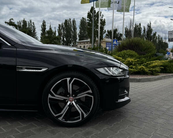 Чорний Ягуар XE, об'ємом двигуна 2 л та пробігом 65 тис. км за 15200 $, фото 4 на Automoto.ua