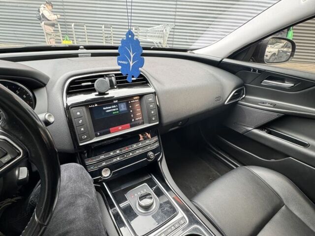 Чорний Ягуар XE, об'ємом двигуна 2 л та пробігом 113 тис. км за 12700 $, фото 5 на Automoto.ua