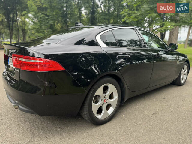 Черный Ягуар XE, объемом двигателя 2 л и пробегом 124 тыс. км за 13900 $, фото 4 на Automoto.ua