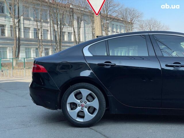 Черный Ягуар XE, объемом двигателя 2 л и пробегом 196 тыс. км за 15890 $, фото 5 на Automoto.ua