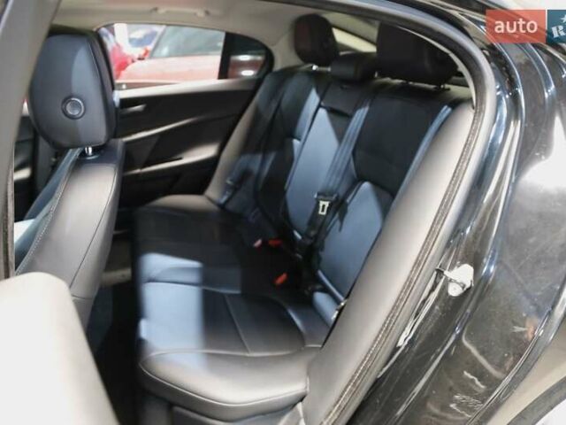 Чорний Ягуар XE, об'ємом двигуна 2 л та пробігом 104 тис. км за 15500 $, фото 9 на Automoto.ua