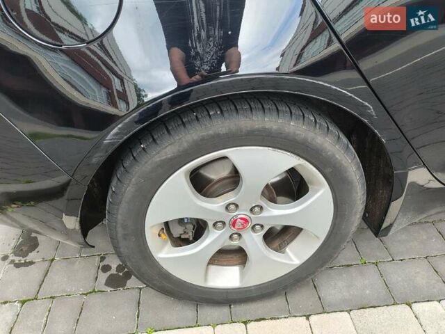 Черный Ягуар XE, объемом двигателя 2 л и пробегом 251 тыс. км за 9800 $, фото 7 на Automoto.ua