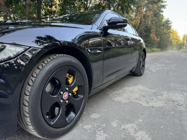 Черный Ягуар XE, объемом двигателя 2 л и пробегом 120 тыс. км за 12000 $, фото 10 на Automoto.ua