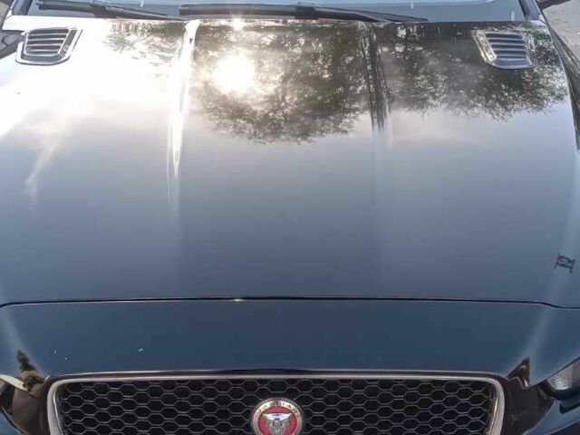 Черный Ягуар XE, объемом двигателя 2 л и пробегом 130 тыс. км за 15000 $, фото 7 на Automoto.ua