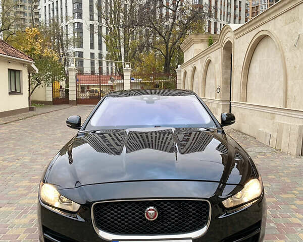 Черный Ягуар XE, объемом двигателя 2 л и пробегом 113 тыс. км за 11999 $, фото 5 на Automoto.ua