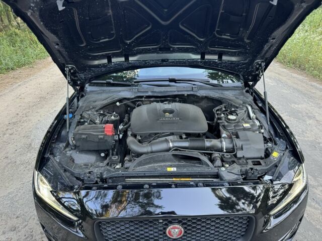 Черный Ягуар XE, объемом двигателя 2 л и пробегом 120 тыс. км за 12000 $, фото 18 на Automoto.ua