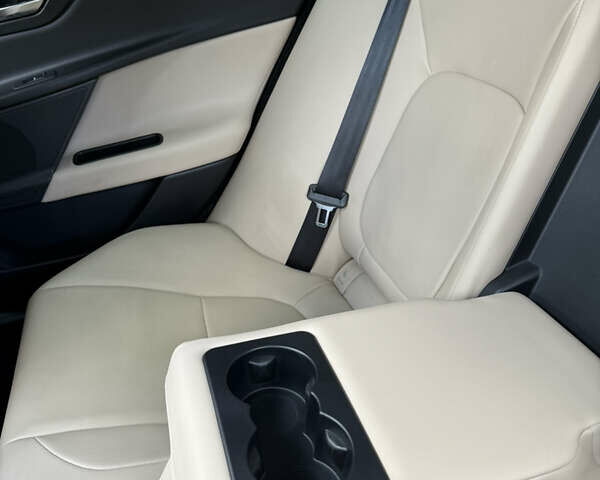 Черный Ягуар XE, объемом двигателя 2 л и пробегом 78 тыс. км за 16900 $, фото 15 на Automoto.ua