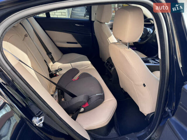 Чорний Ягуар XE, об'ємом двигуна 2 л та пробігом 115 тис. км за 13500 $, фото 17 на Automoto.ua