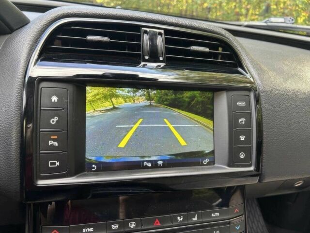 Чорний Ягуар XE, об'ємом двигуна 3 л та пробігом 66 тис. км за 13100 $, фото 10 на Automoto.ua