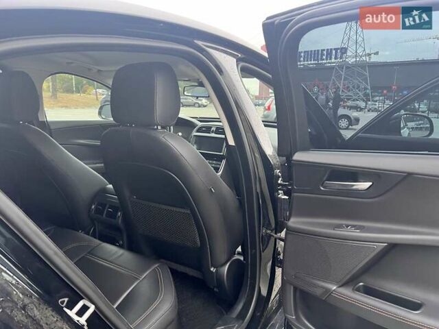 Черный Ягуар XE, объемом двигателя 2 л и пробегом 71 тыс. км за 18200 $, фото 28 на Automoto.ua