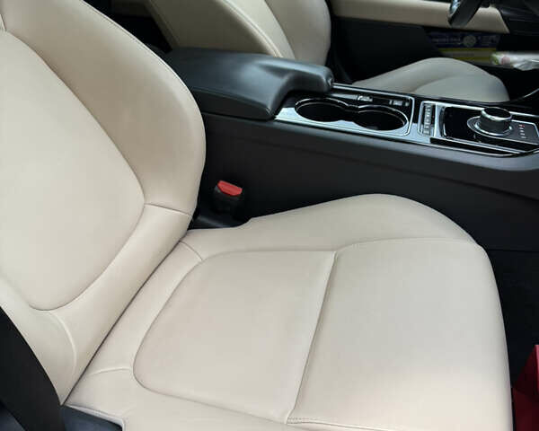 Черный Ягуар XE, объемом двигателя 2 л и пробегом 78 тыс. км за 16900 $, фото 13 на Automoto.ua