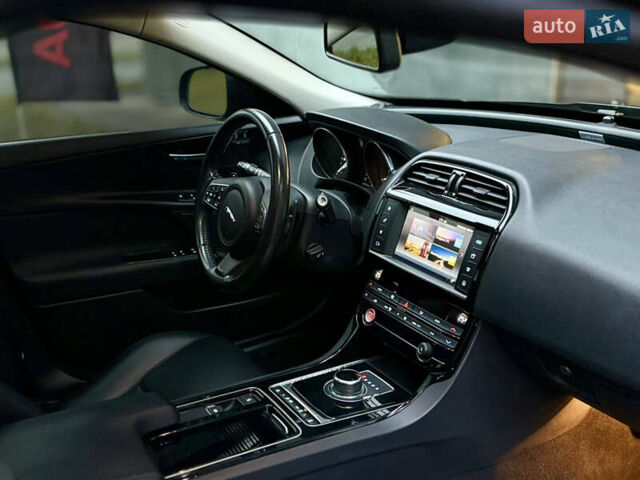 Черный Ягуар XE, объемом двигателя 2 л и пробегом 139 тыс. км за 14000 $, фото 18 на Automoto.ua