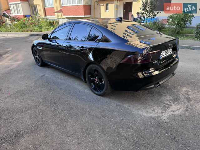 Чорний Ягуар XE, об'ємом двигуна 2 л та пробігом 115 тис. км за 13500 $, фото 6 на Automoto.ua