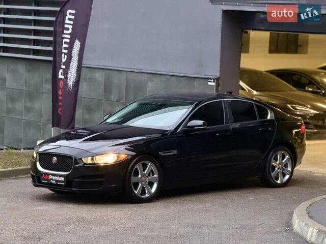 Черный Ягуар XE, объемом двигателя 2 л и пробегом 139 тыс. км за 14000 $, фото 2 на Automoto.ua