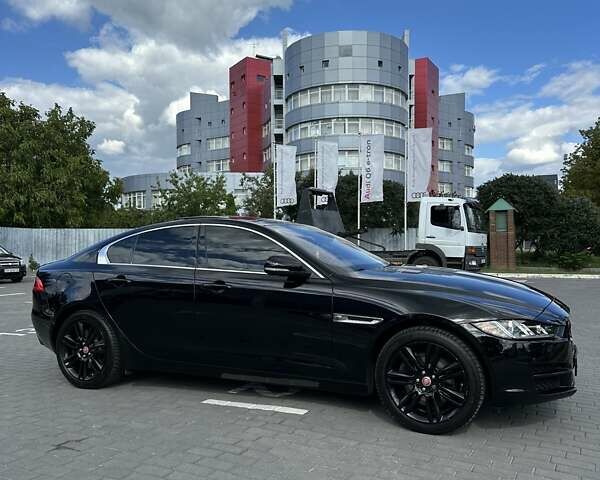 Черный Ягуар XE, объемом двигателя 2 л и пробегом 56 тыс. км за 18500 $, фото 7 на Automoto.ua