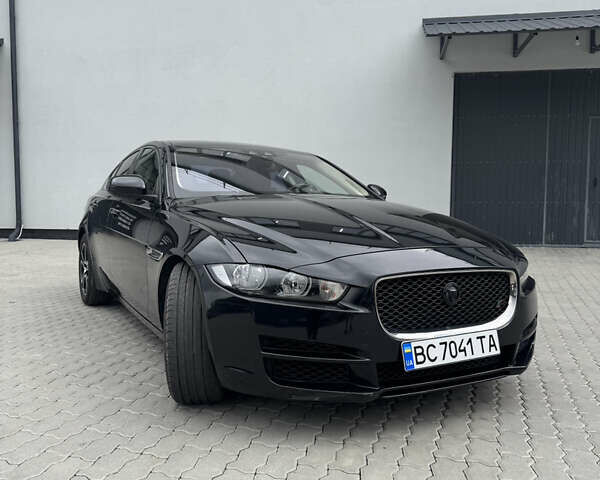 Черный Ягуар XE, объемом двигателя 2 л и пробегом 88 тыс. км за 18001 $, фото 3 на Automoto.ua