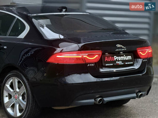 Черный Ягуар XE, объемом двигателя 2 л и пробегом 139 тыс. км за 14000 $, фото 10 на Automoto.ua
