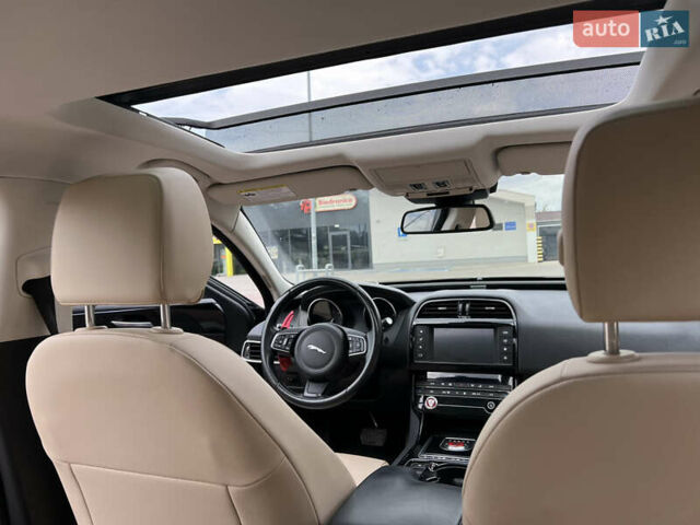 Черный Ягуар XE, объемом двигателя 2 л и пробегом 140 тыс. км за 17500 $, фото 31 на Automoto.ua