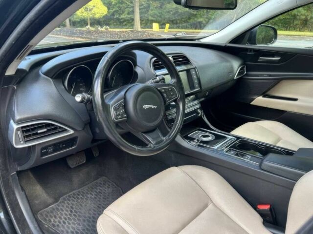 Чорний Ягуар XE, об'ємом двигуна 3 л та пробігом 66 тис. км за 13100 $, фото 7 на Automoto.ua