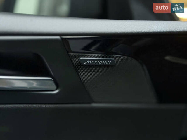 Черный Ягуар XE, объемом двигателя 2 л и пробегом 139 тыс. км за 14000 $, фото 12 на Automoto.ua