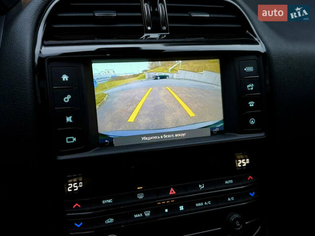 Черный Ягуар XE, объемом двигателя 2 л и пробегом 139 тыс. км за 14000 $, фото 25 на Automoto.ua