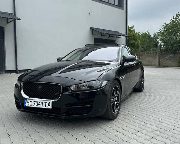Черный Ягуар XE, объемом двигателя 2 л и пробегом 88 тыс. км за 18001 $, фото 2 на Automoto.ua