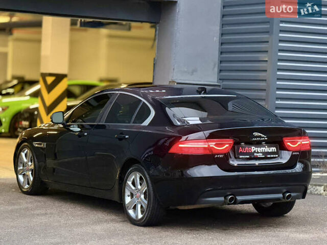 Черный Ягуар XE, объемом двигателя 2 л и пробегом 139 тыс. км за 14000 $, фото 5 на Automoto.ua