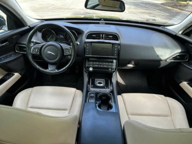 Чорний Ягуар XE, об'ємом двигуна 3 л та пробігом 66 тис. км за 13100 $, фото 6 на Automoto.ua