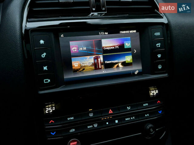 Черный Ягуар XE, объемом двигателя 2 л и пробегом 139 тыс. км за 14000 $, фото 24 на Automoto.ua