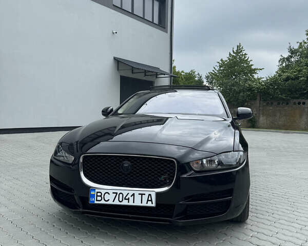 Черный Ягуар XE, объемом двигателя 2 л и пробегом 88 тыс. км за 18001 $, фото 1 на Automoto.ua