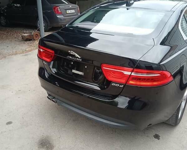 Черный Ягуар XE, объемом двигателя 2 л и пробегом 125 тыс. км за 18000 $, фото 15 на Automoto.ua
