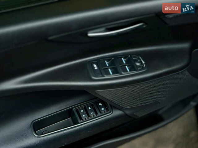 Черный Ягуар XE, объемом двигателя 2 л и пробегом 139 тыс. км за 14000 $, фото 13 на Automoto.ua