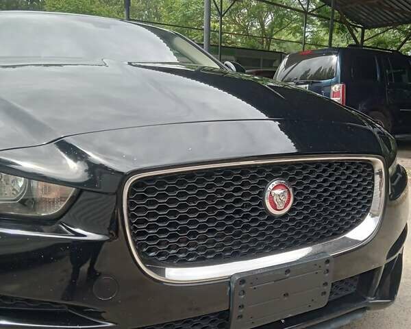 Черный Ягуар XE, объемом двигателя 2 л и пробегом 125 тыс. км за 18000 $, фото 6 на Automoto.ua