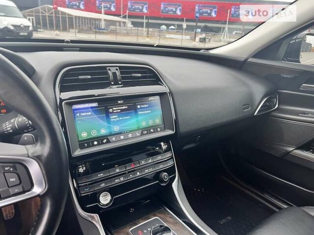 Черный Ягуар XE, объемом двигателя 2 л и пробегом 71 тыс. км за 18200 $, фото 23 на Automoto.ua