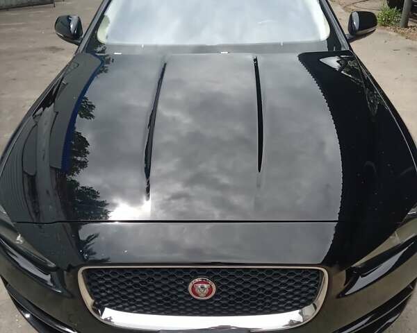 Черный Ягуар XE, объемом двигателя 2 л и пробегом 125 тыс. км за 18000 $, фото 5 на Automoto.ua