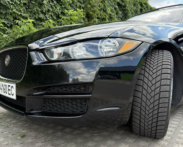 Черный Ягуар XE, объемом двигателя 2 л и пробегом 78 тыс. км за 16900 $, фото 1 на Automoto.ua