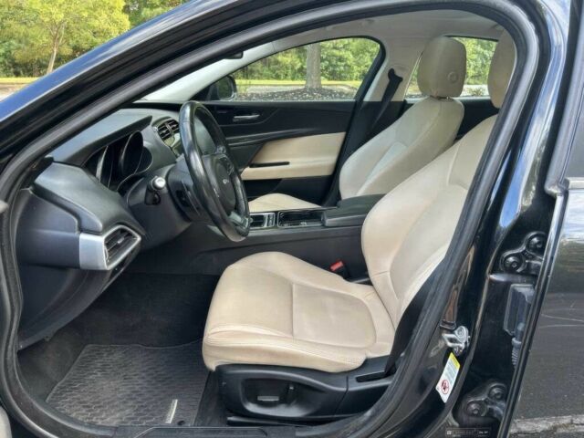 Чорний Ягуар XE, об'ємом двигуна 3 л та пробігом 66 тис. км за 13100 $, фото 8 на Automoto.ua