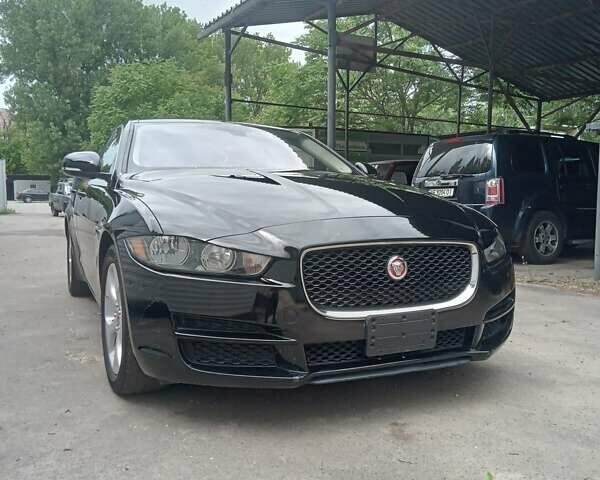 Черный Ягуар XE, объемом двигателя 2 л и пробегом 125 тыс. км за 18000 $, фото 7 на Automoto.ua