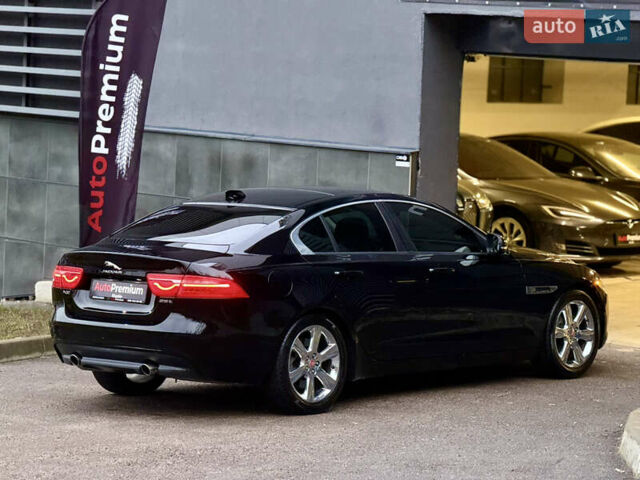 Черный Ягуар XE, объемом двигателя 2 л и пробегом 139 тыс. км за 14000 $, фото 7 на Automoto.ua