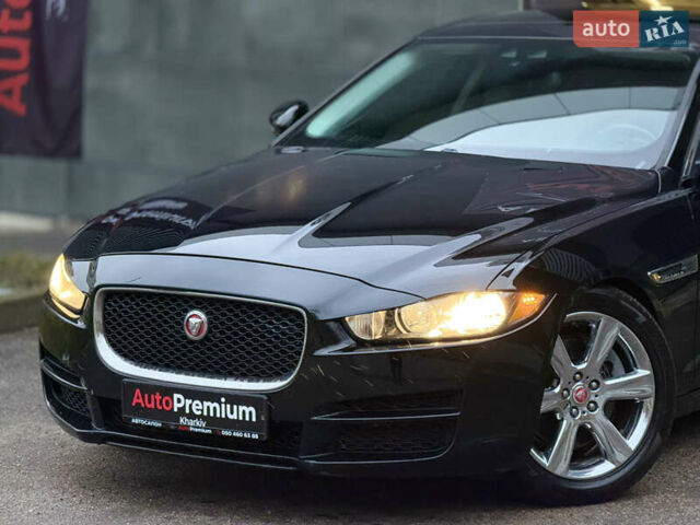 Черный Ягуар XE, объемом двигателя 2 л и пробегом 139 тыс. км за 14000 $, фото 1 на Automoto.ua