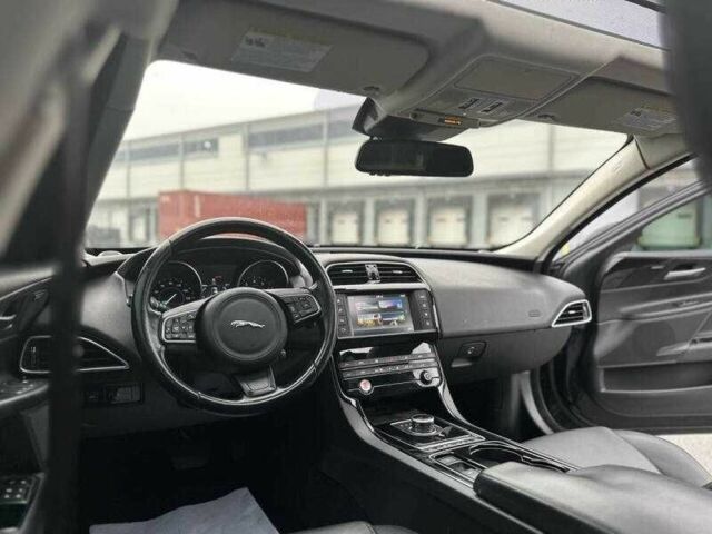 Черный Ягуар XE, объемом двигателя 2 л и пробегом 58 тыс. км за 3100 $, фото 9 на Automoto.ua