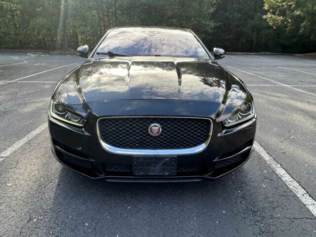 Чорний Ягуар XE, об'ємом двигуна 3 л та пробігом 66 тис. км за 13100 $, фото 1 на Automoto.ua